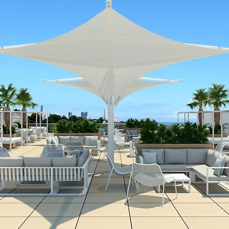 酒店 L'azure 4* Sup