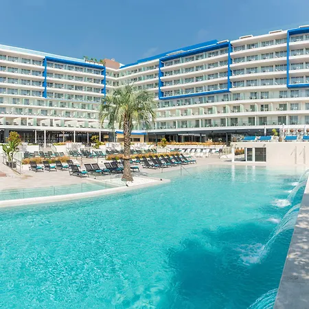 L'azure 4* Sup 4* リョレート・デ・マル