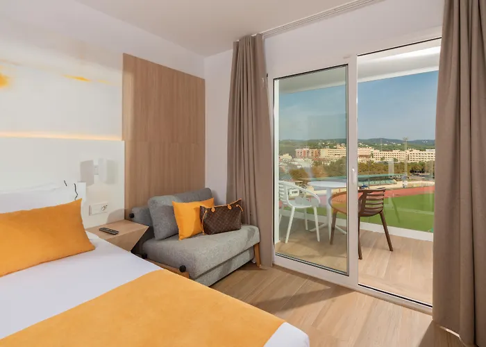 L'azure 4* Sup מלון