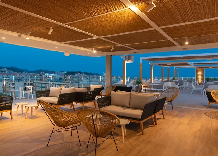 מלון L'azure 4* Sup 4*