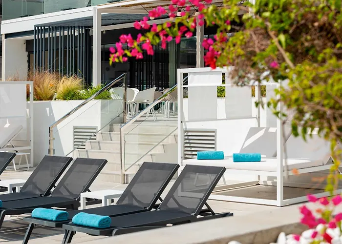 L'azure 4* Sup 4* יורט דה מאר
