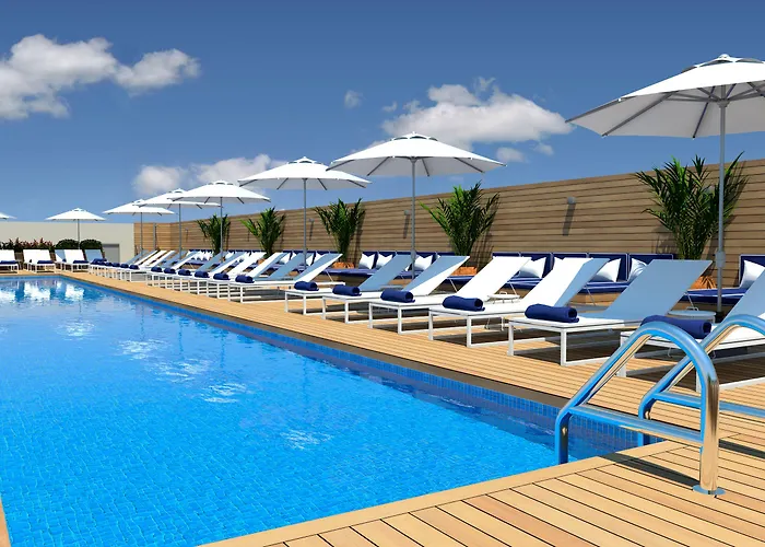 מלון L'azure 4* Sup 4*
