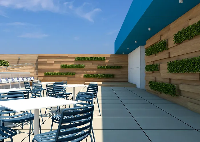 L'azure 4* Sup מלון 4*