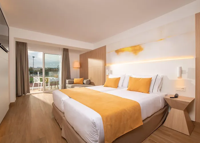 מלון L'azure 4* Sup 4*